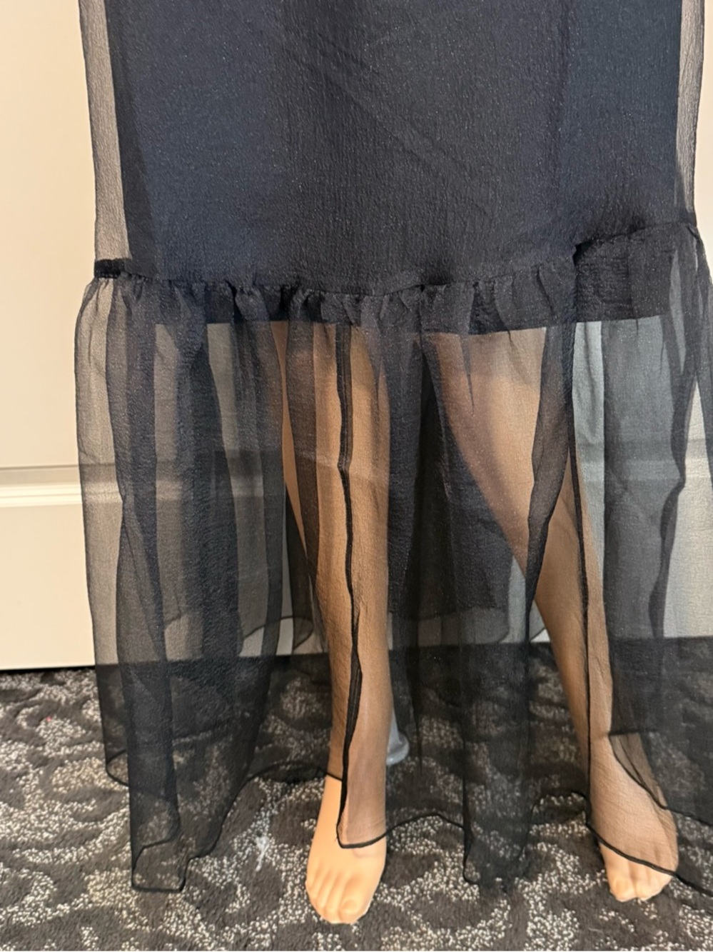 New MelloDay Black Lightweight V-Neck Maxi skirt - Picture 4 of 6